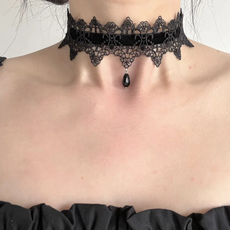 Velourna Flower Choker