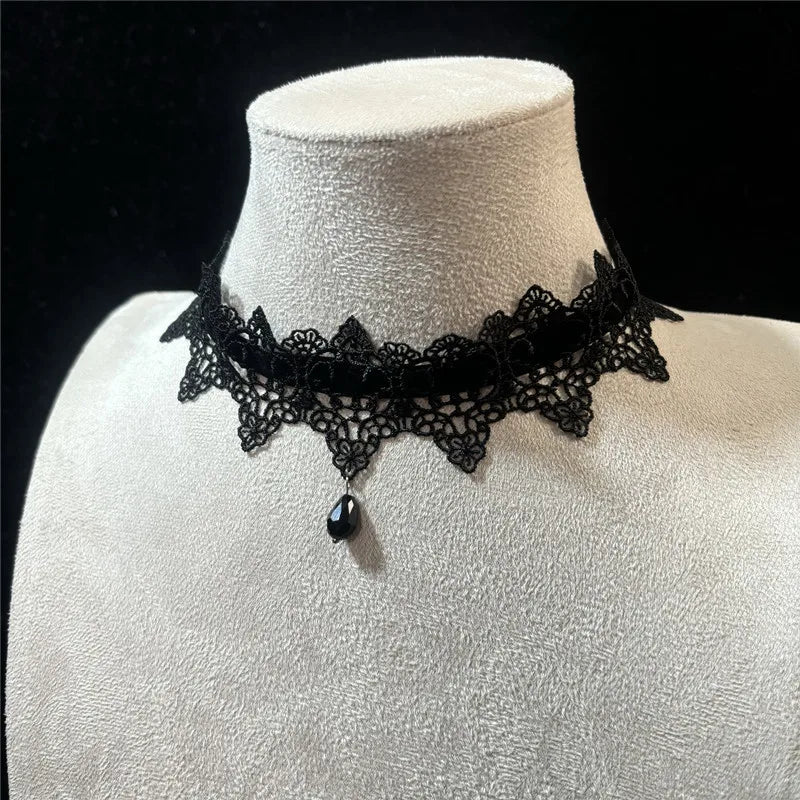 Velourna Flower Choker